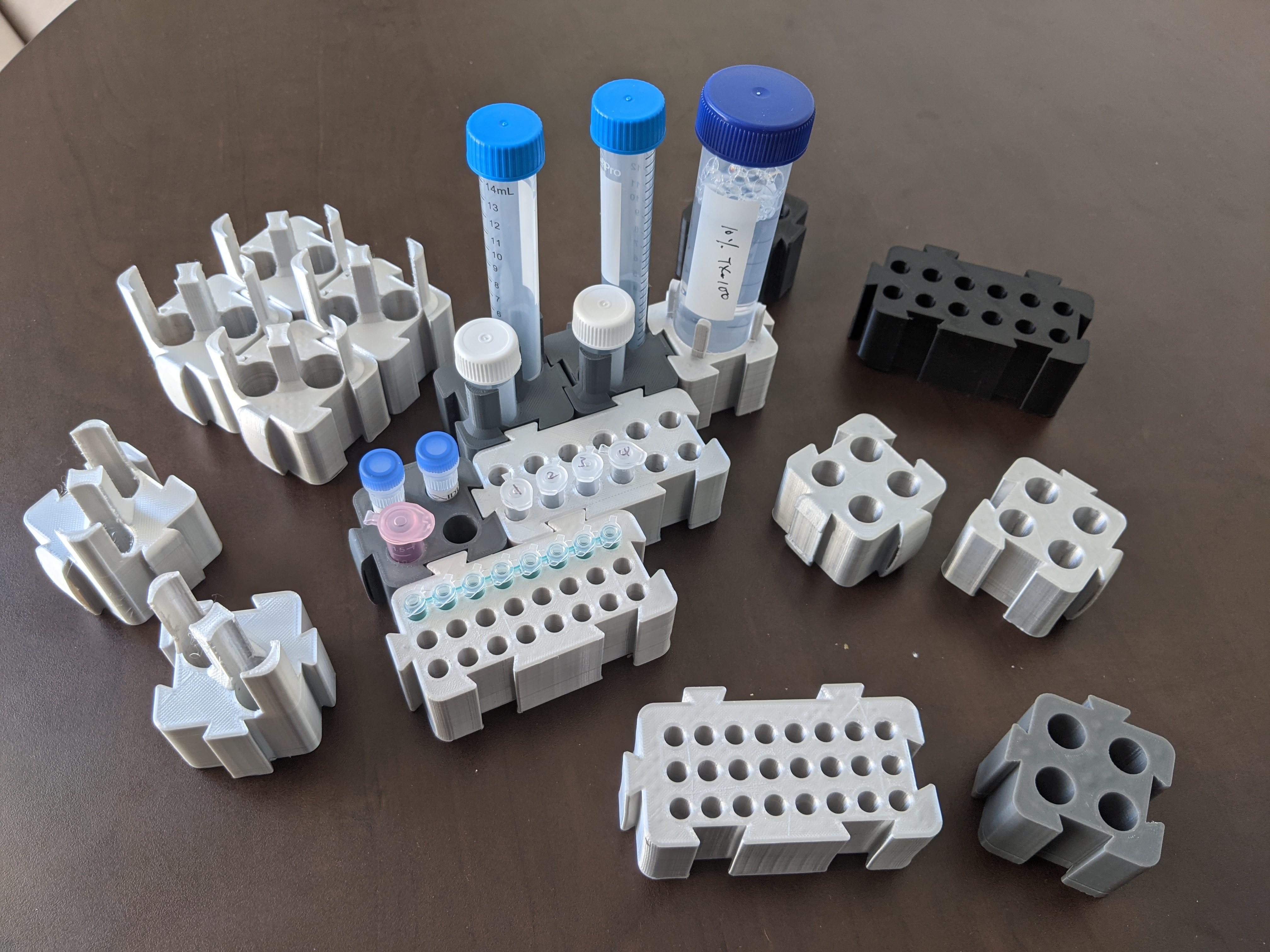 Modularized tube racks that can be freely arranged based on needs with the spring dovetail design for easy assembly and disassembly.