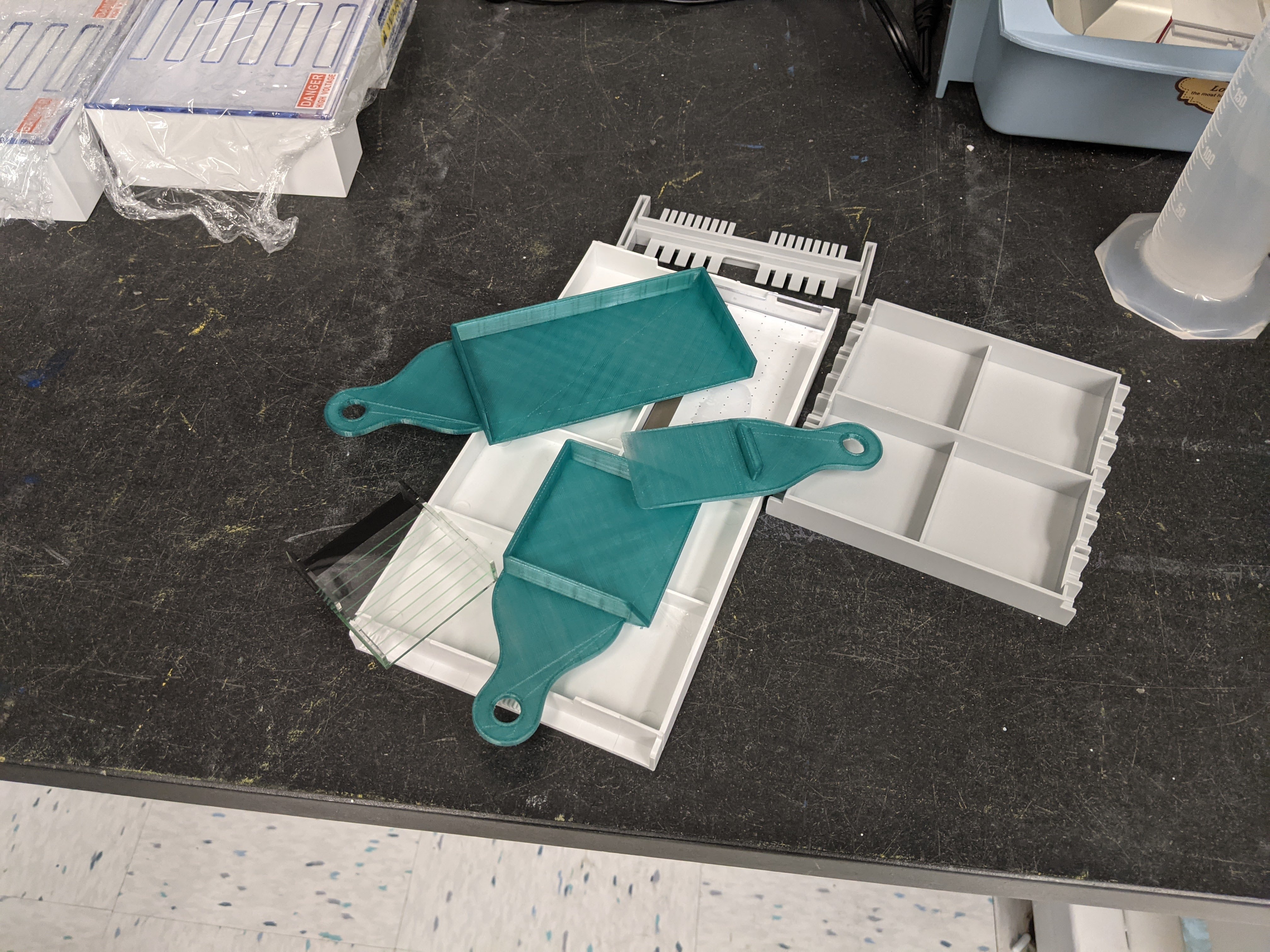 A gel shovel and two catchers of different sizes