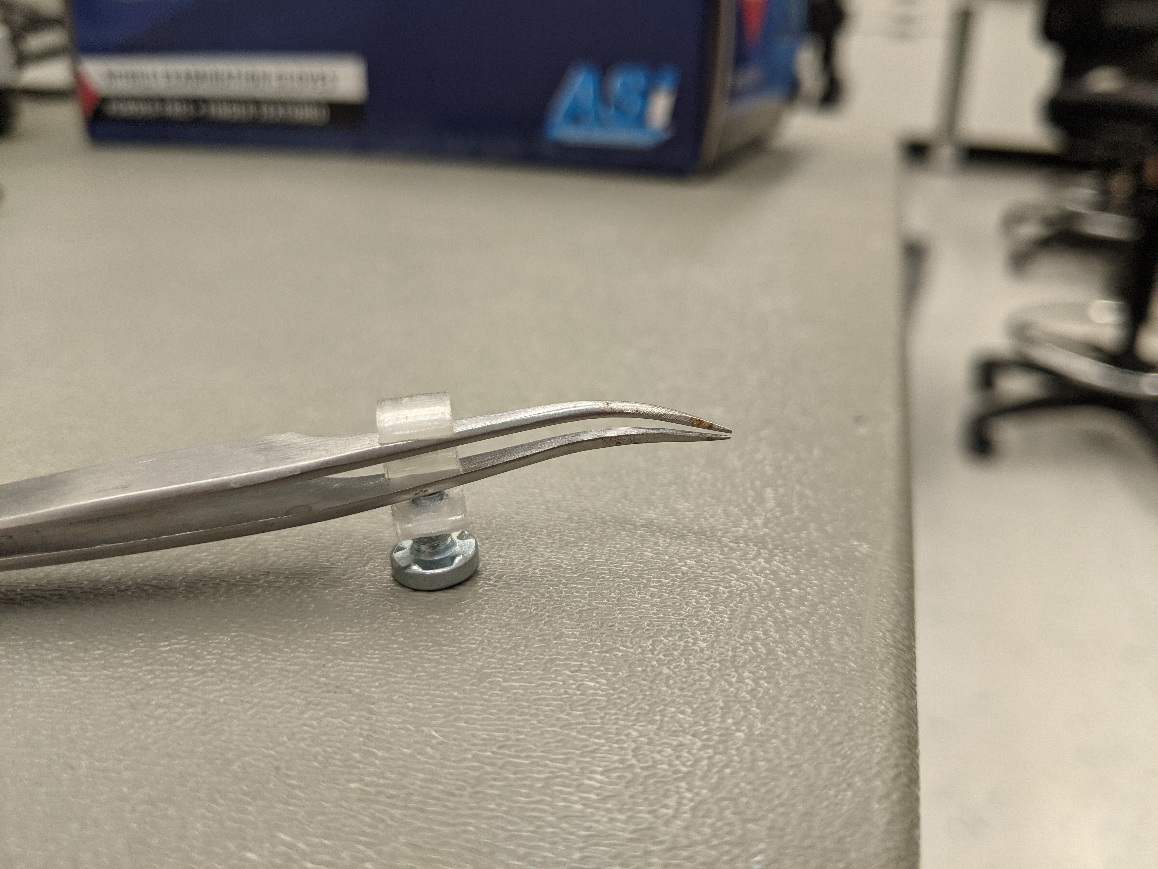 The adjustable limiter mounted on a tweezer
