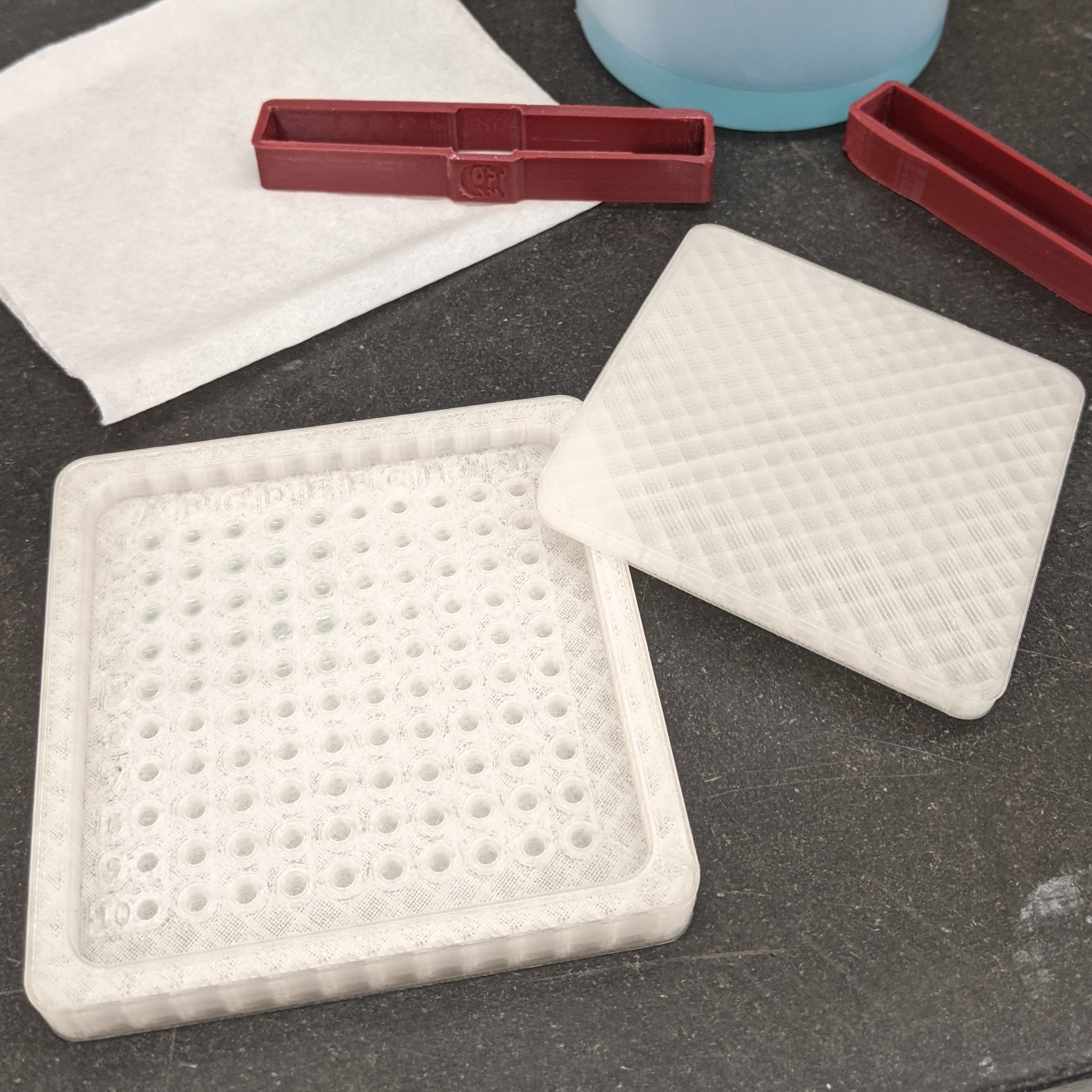 The grid layout of the shipping plate