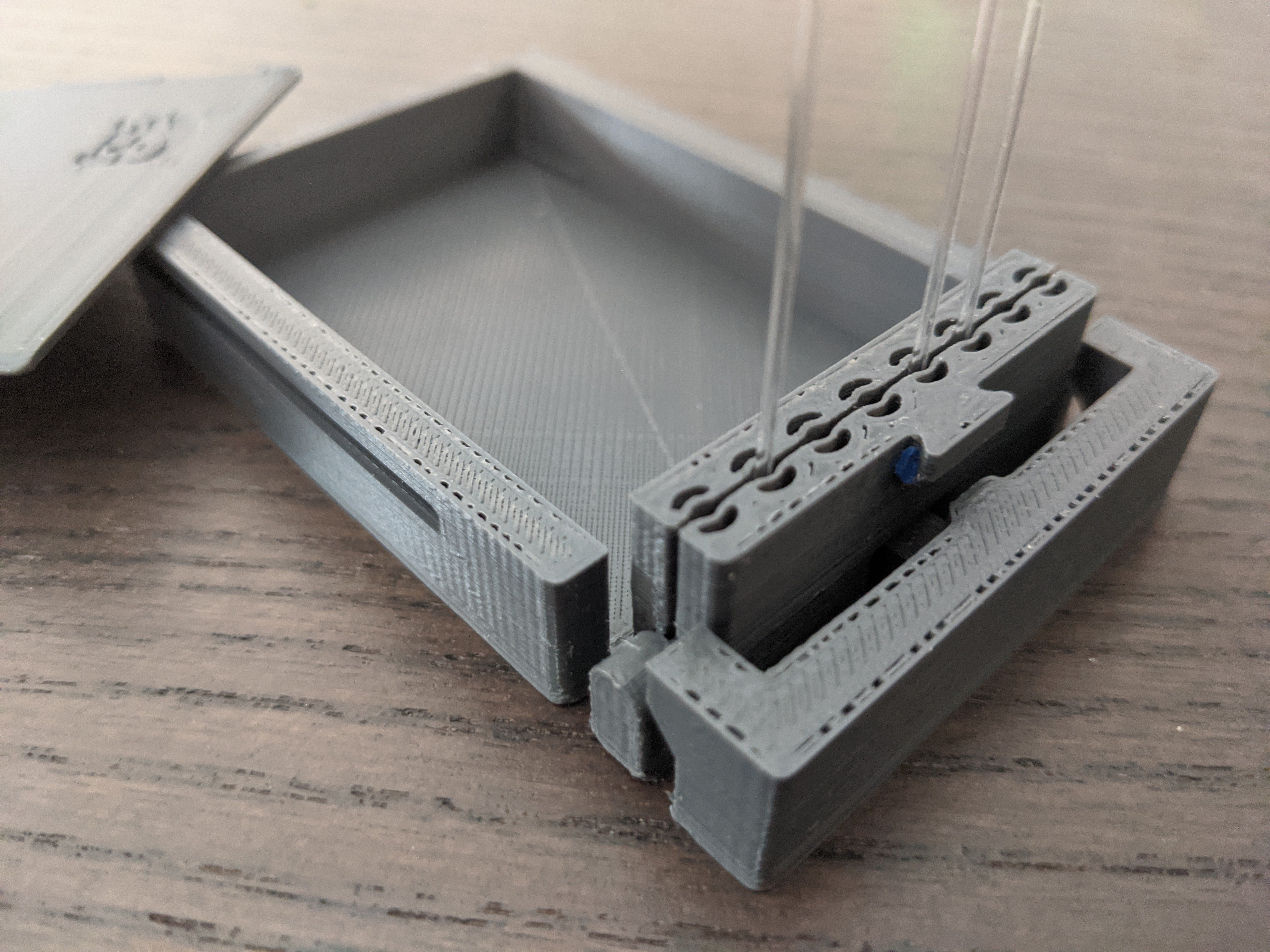 The holding slot that holds the needles